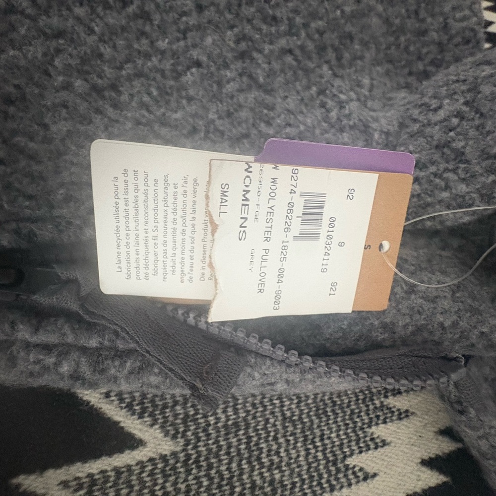 Patagonia women’s Zip-Up Sweater in Heather Gray - Picture 7 of 8